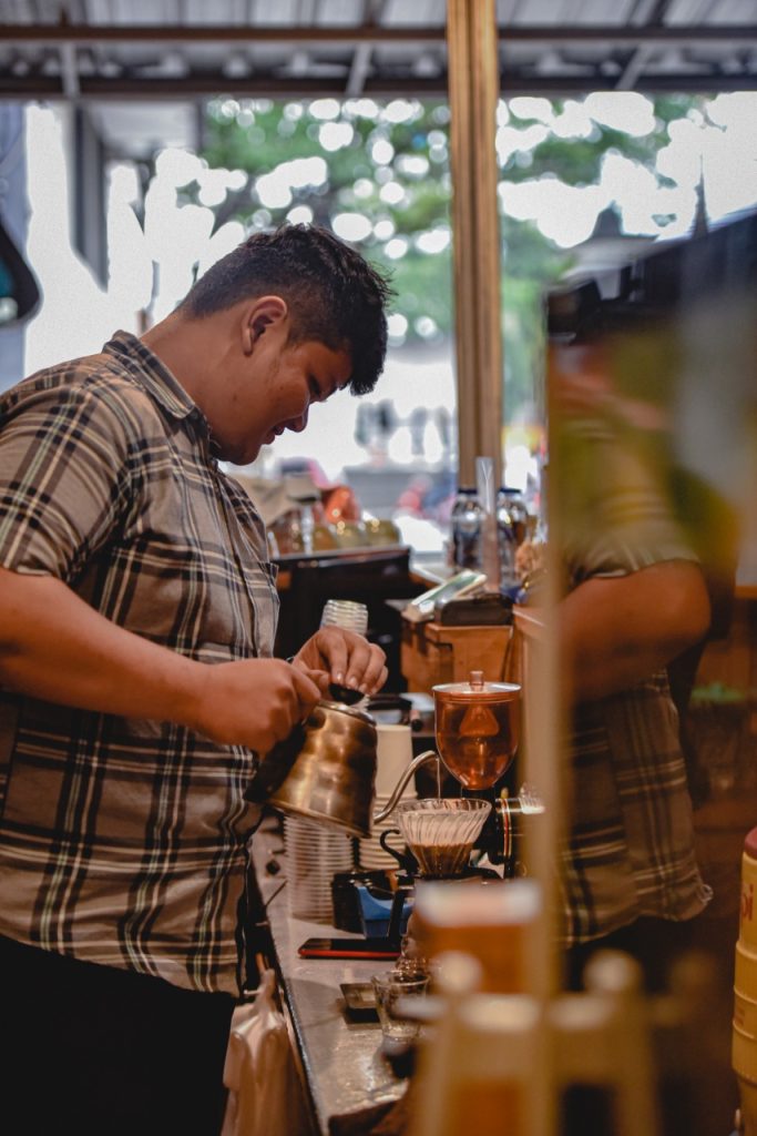 barista yang ramah mempesona foto by : @b_bubuh